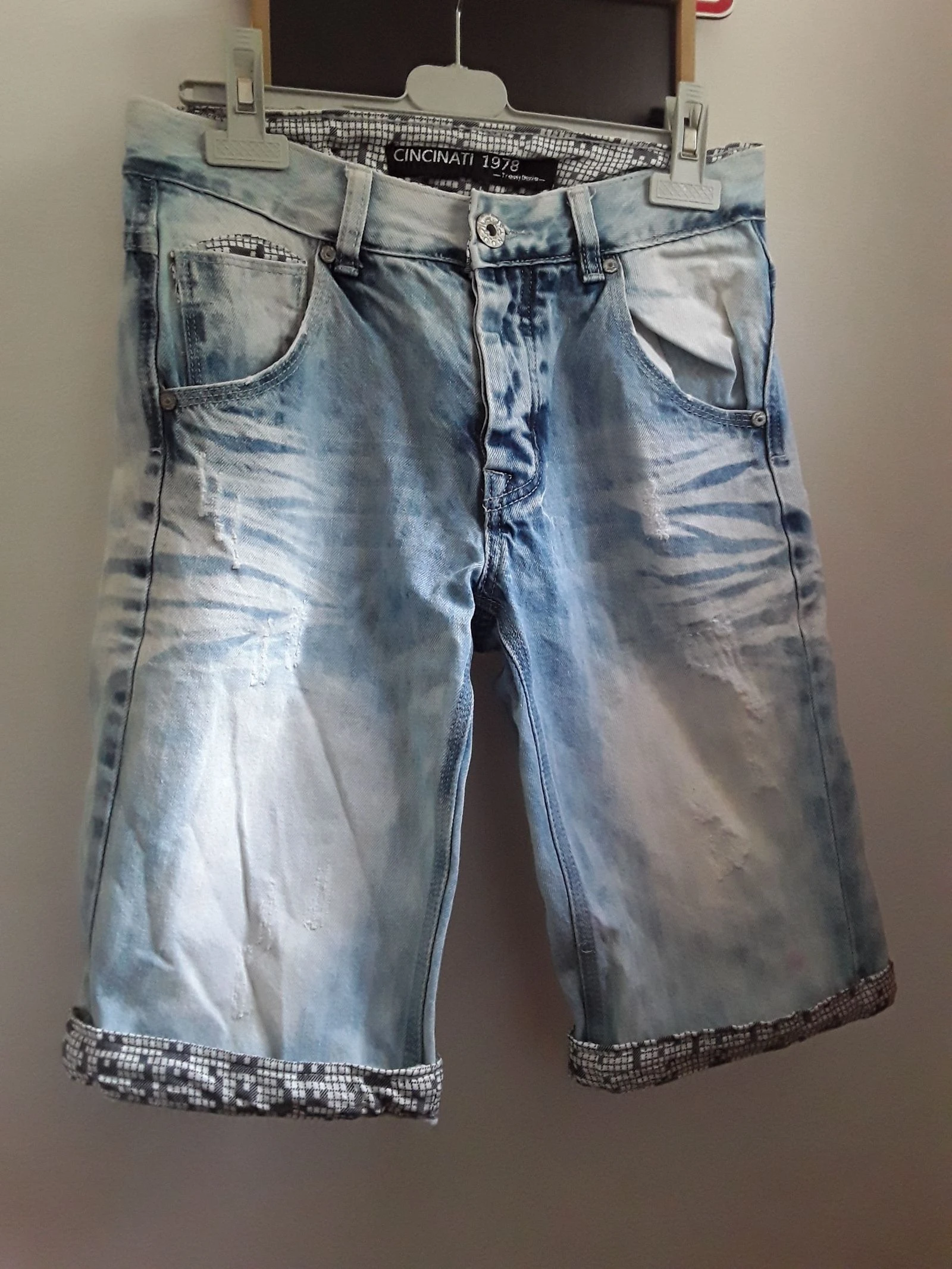 Short longueur genoux en jeans 